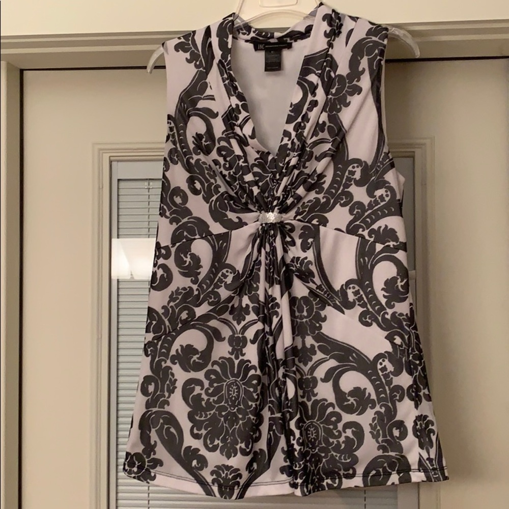 Sleeveless dressy top